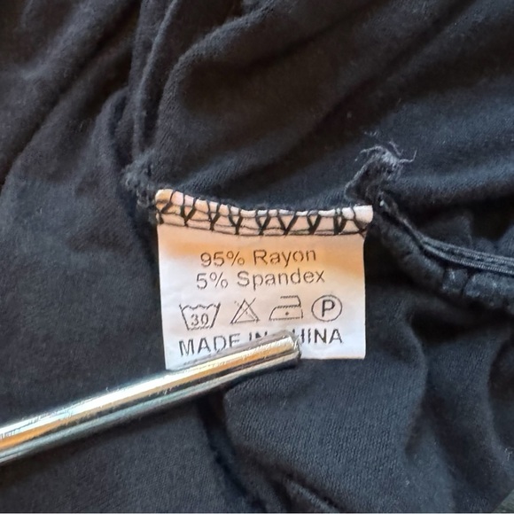 PattyBoutik Black Deep V-Neck Top – Size Small - Picture 9 of 11